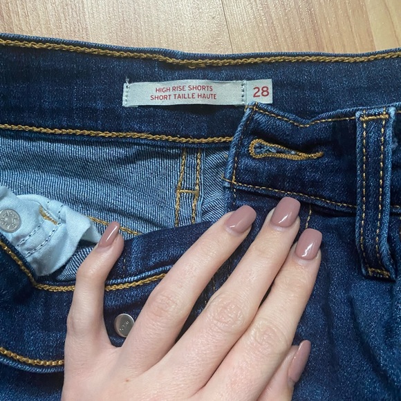 Levi’s Short - Picture 3 of 3